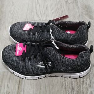NWT Sketchers Memory Foam Sneakers👟